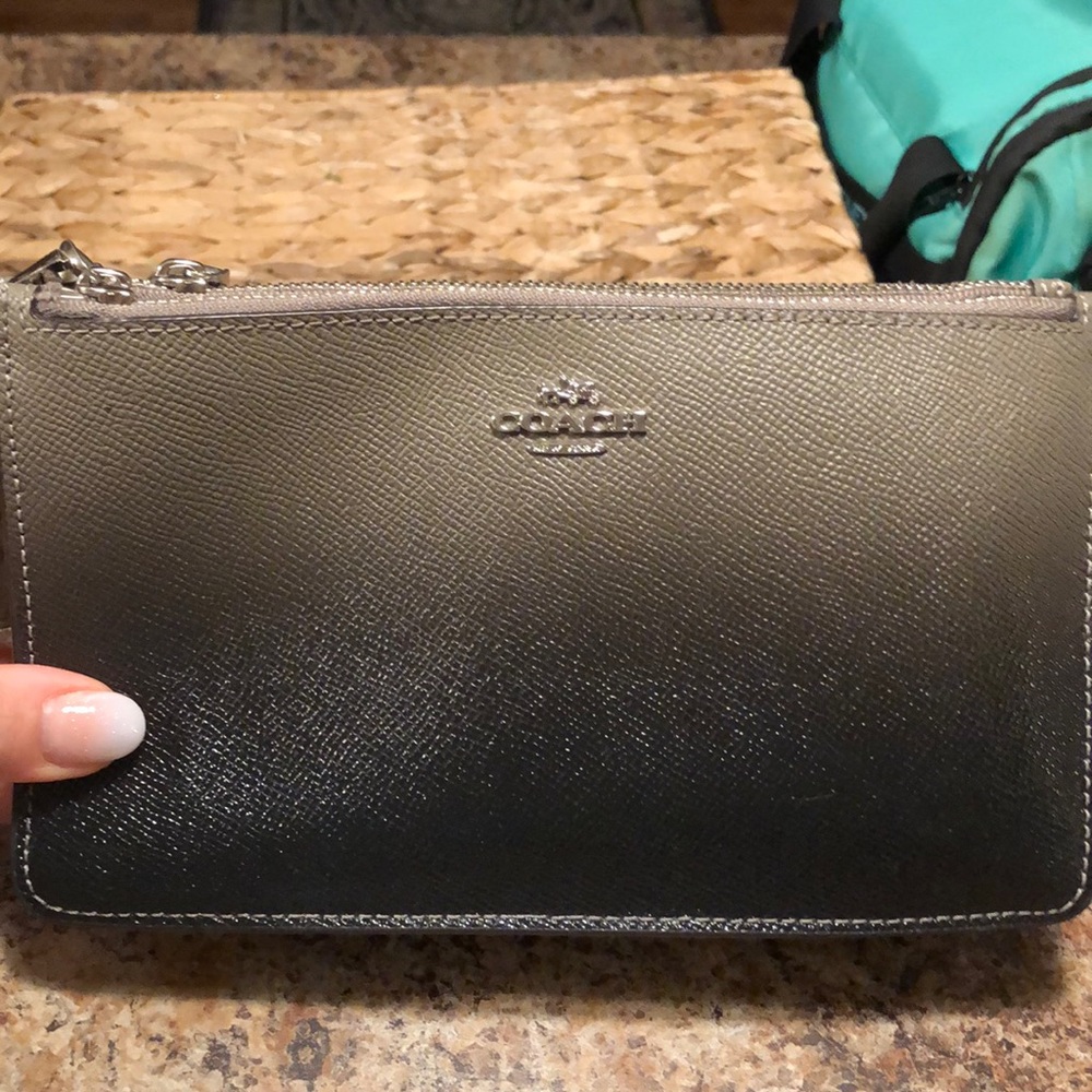 🚫SOLD 🚫 Grey Ombré Coach Wristlet
